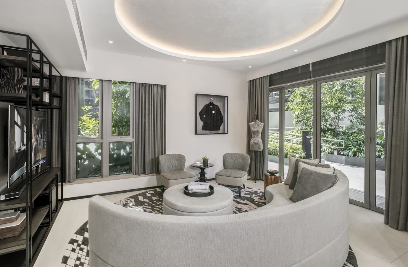 GUESTS ROOMS AND FEATURES