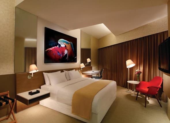 GUESTS ROOMS AND FEATURES