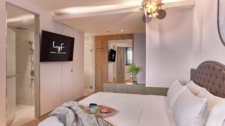 GUESTS ROOMS AND FEATURES